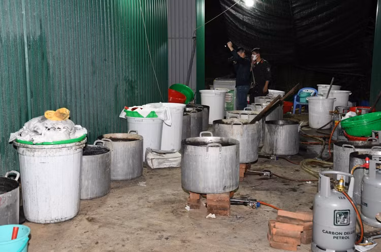 Can canh xuong san xuat ma tuy lon nhat vua bi triet pha-Hinh-11