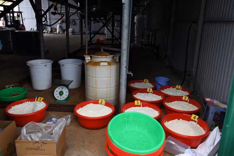 Can canh xuong san xuat ma tuy lon nhat vua bi triet pha-Hinh-9