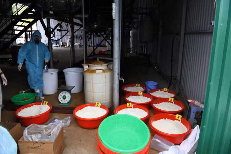 Can canh xuong san xuat ma tuy lon nhat vua bi triet pha-Hinh-10