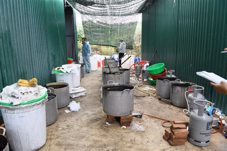 Can canh xuong san xuat ma tuy lon nhat vua bi triet pha-Hinh-8