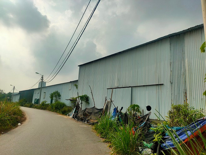 hay nhà xưởng… ở khắp nơi trong phạm vi dự án công viên.