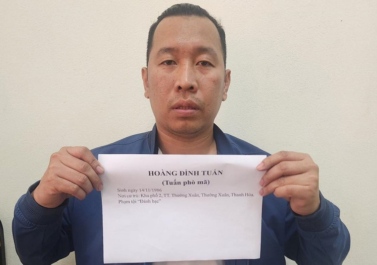 Cung dong pham ca cuoc ca ty dong, Tuan “Pho ma” bi xu the nao?