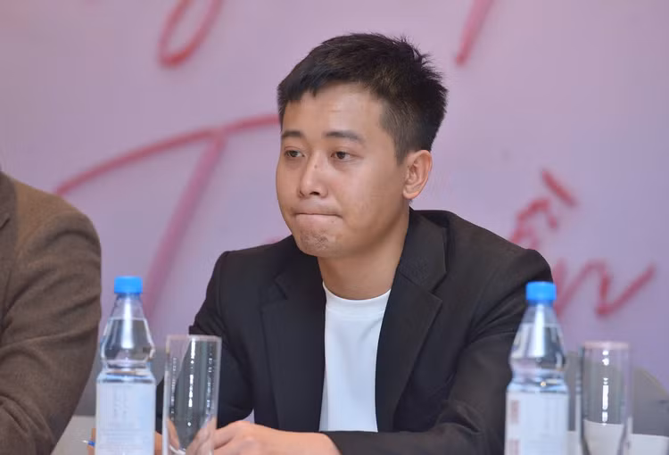 Quang Linh Vlogs: Tu nguoi hung dan ngheo, “chien than livestream”...den lao ly