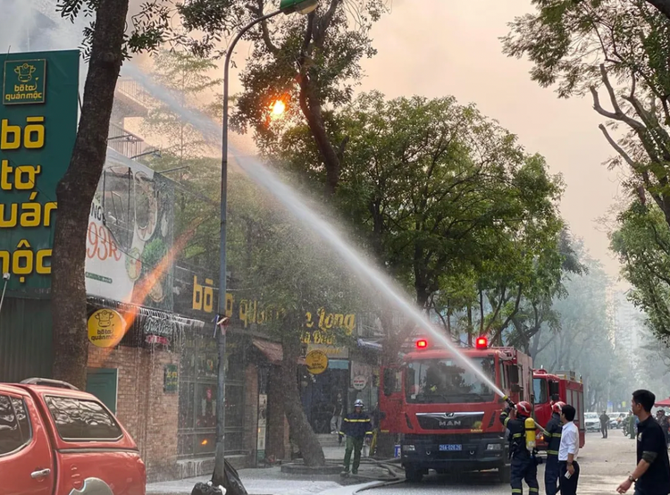 Chay lon tai nha hang bo to quan moc o My Dinh