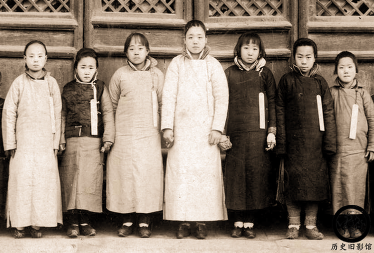 Anh chan thuc ve thai giam, cung nu Trung Quoc xua: Ngo ngang su that!-Hinh-2