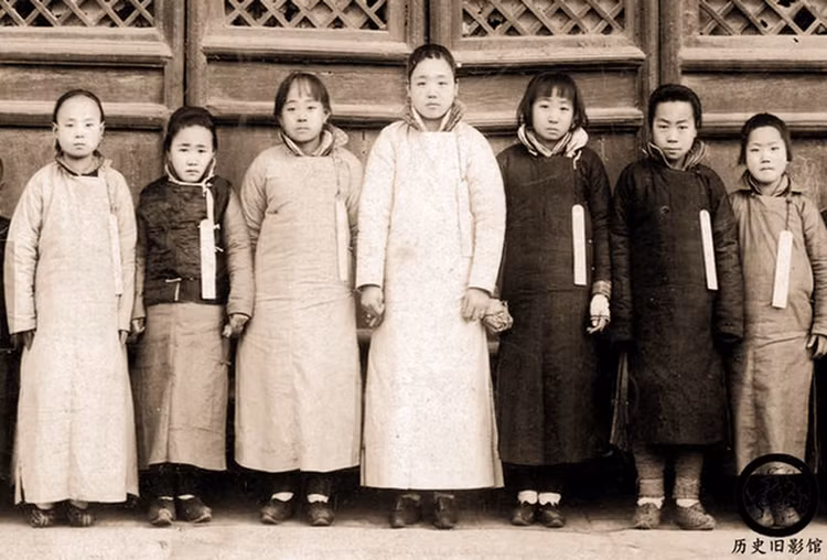 Anh chan thuc ve thai giam, cung nu Trung Quoc xua: Ngo ngang su that!-Hinh-2