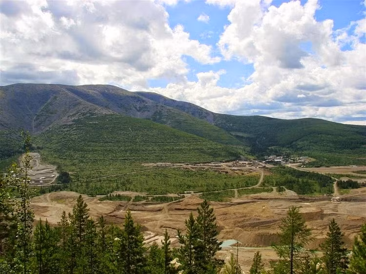 Su that chan dong “nui kho bau” chat day vang, da quy cua Nga-Hinh-8