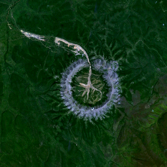 Su that chan dong “nui kho bau” chat day vang, da quy cua Nga-Hinh-3