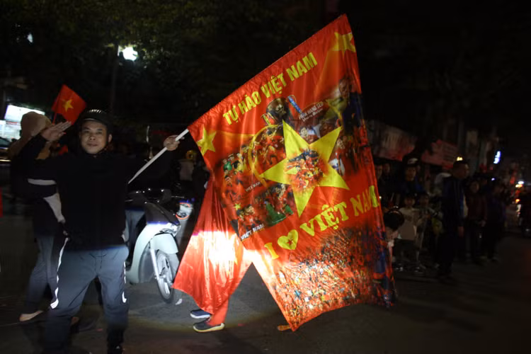 Nguoi dan do bo xuong duong “di bao” nhung khong quen den do-Hinh-5