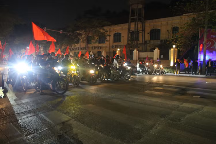 Nguoi dan do bo xuong duong “di bao” nhung khong quen den do-Hinh-8