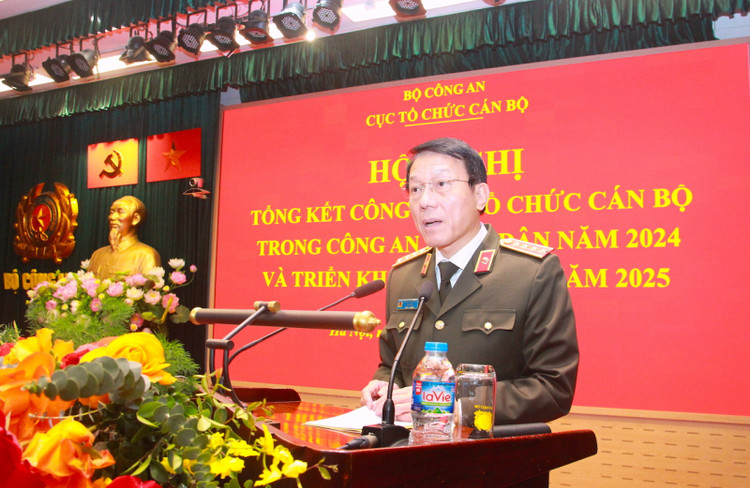 De xuat khong to chuc Cong an cap huyen