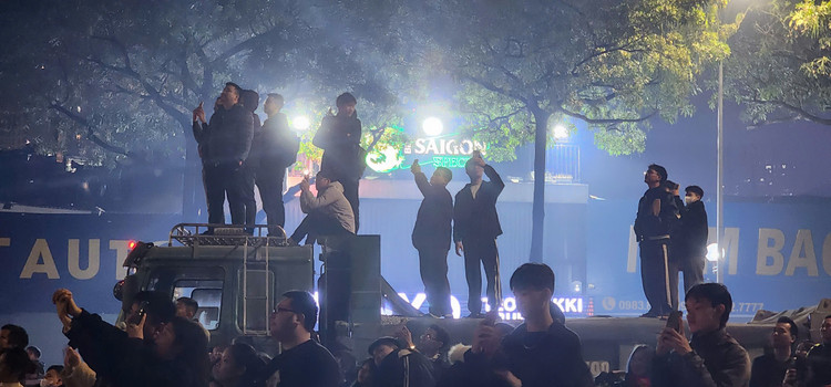 Muon kieu xem ban phao hoa chao 2025 “doc la” o My Dinh-Hinh-4