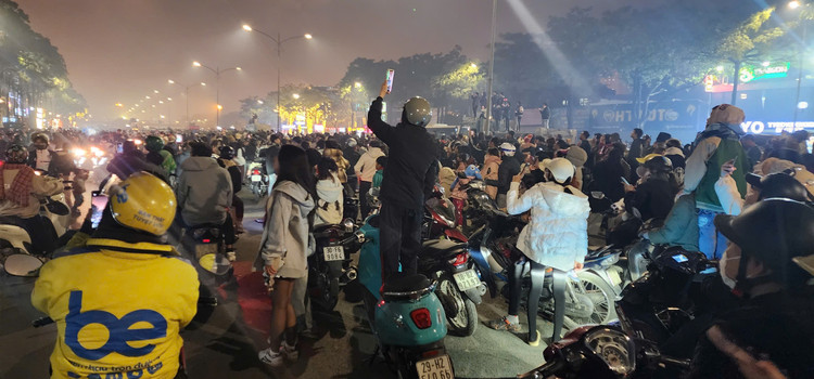 Muon kieu xem ban phao hoa chao 2025 “doc la” o My Dinh-Hinh-6