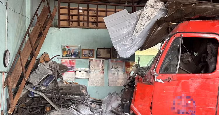 6 nguoi tu vong thuong tam khi xe tai mat lai dam vao nha dan