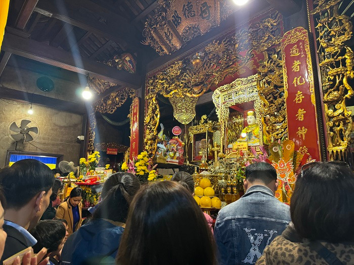 Den Cho Cui don hang nghin du khach dang le dau xuan-Hinh-8