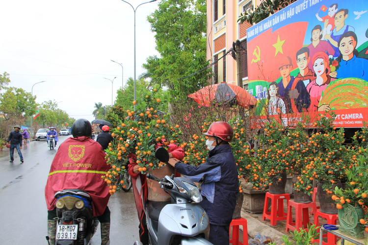 Nguoi dan doi mua, chiu ret “cho Tet” ve nha-Hinh-5