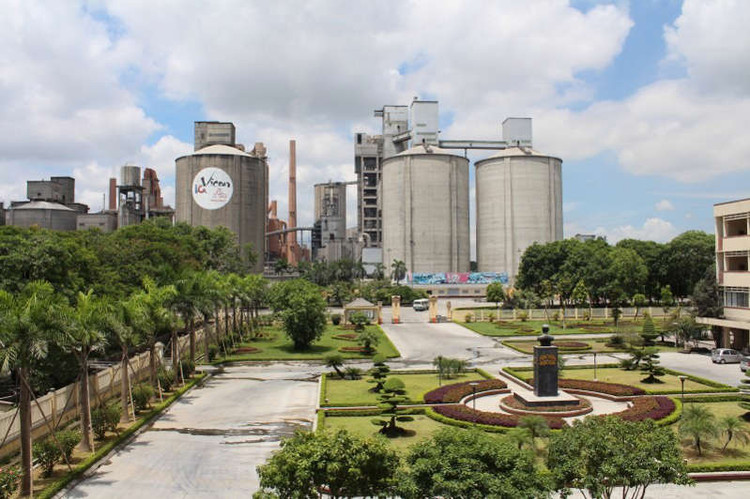 Bắt Chủ tịch HĐTV Xi măng Vicem Hoàng Thạch Lê Thành Long Bat Chu tich HDTV Xi mang Vicem Hoang Thach Le Thanh Long