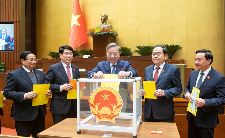 Chan dung Chu nhiem 6 Uy ban moi thanh lap cua Quoc hoi