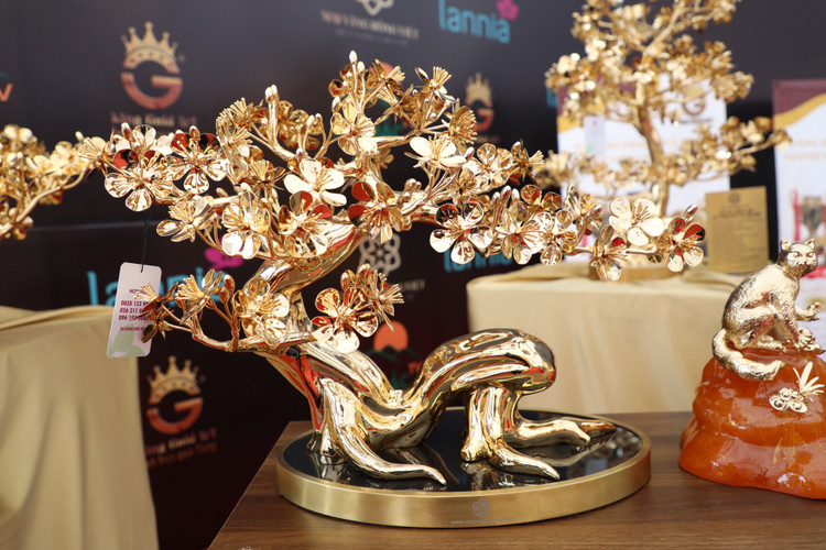 Can canh mai ma vang 24K lon nhat Viet Nam gia gan 6 ti-Hinh-10