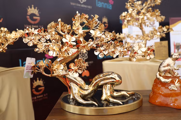 Can canh mai ma vang 24K lon nhat Viet Nam gia gan 6 ti-Hinh-10