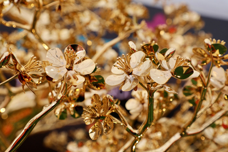 Can canh mai ma vang 24K lon nhat Viet Nam gia gan 6 ti-Hinh-2