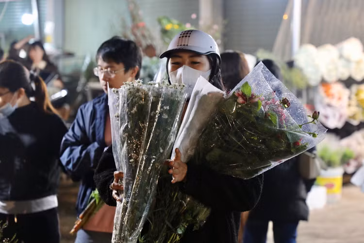 Trai nghiem cho hoa dem lon nhat Ha Noi ngay cuoi nam-Hinh-10