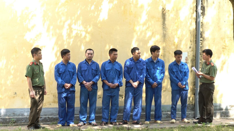 Triet pha duong day ca do bong da 300 ty do Tran Duy Khuong cam dau