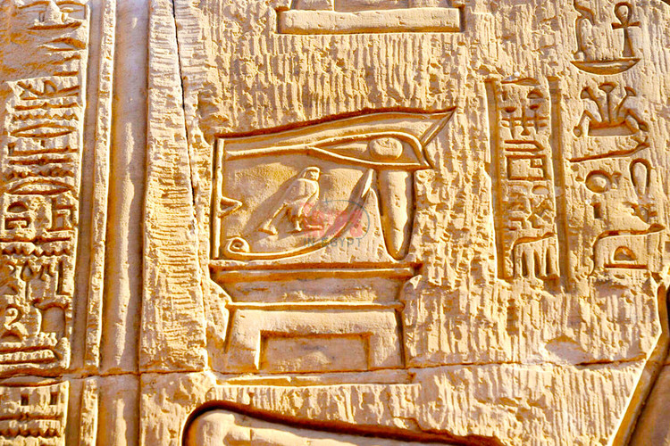 Vi sao nhieu mo co Ai Cap co hinh anh “Mat than Horus