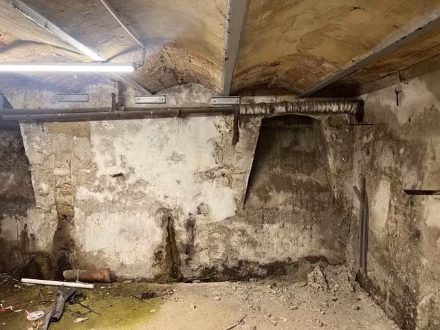 Vo tinh tim thay duong ham bi mat, chu nha nhan 'bao' canh bao-Hinh-8