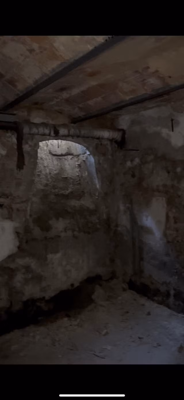 Vo tinh tim thay duong ham bi mat, chu nha nhan 'bao' canh bao-Hinh-5