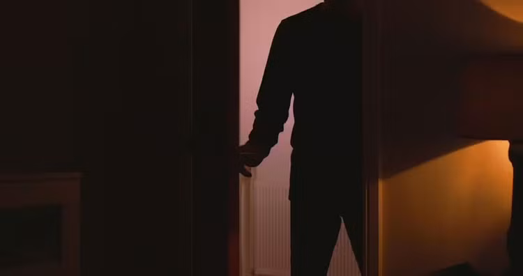 Vo tinh tim thay duong ham bi mat, chu nha nhan 'bao' canh bao