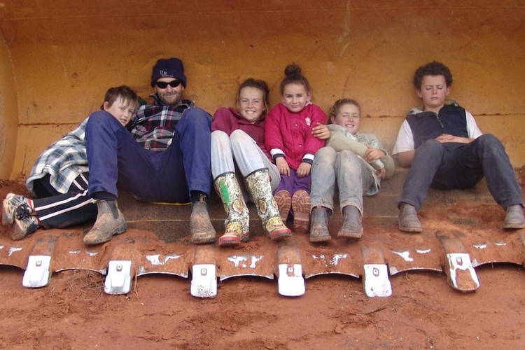 Dao duoc cuc vang 3,3 ty dong, co gai mung suyt ngat-Hinh-4