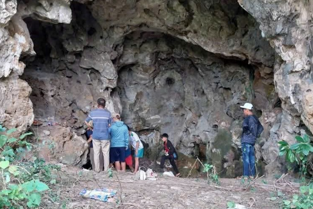 Tin moi ve 18 hop so phat hien trong hang da o Nghe An