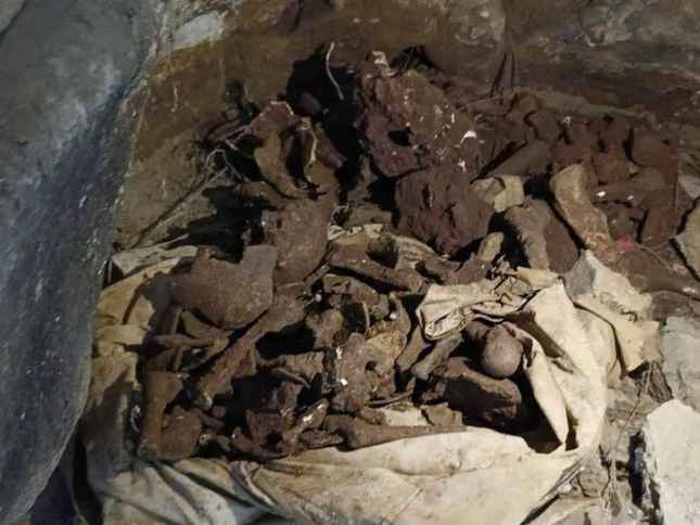 Tin moi ve 18 hop so phat hien trong hang da o Nghe An-Hinh-2