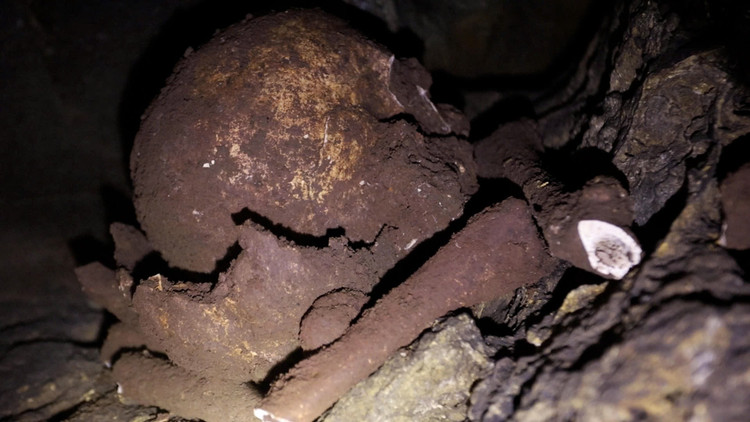 Tin moi ve 18 hop so phat hien trong hang da o Nghe An-Hinh-6