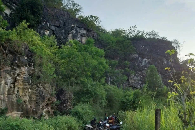 Tin moi ve 18 hop so phat hien trong hang da o Nghe An-Hinh-5