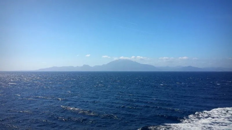 Tran dai hong thuy lap day bien Dia Trung Hai chi trong vai thang-Hinh-7