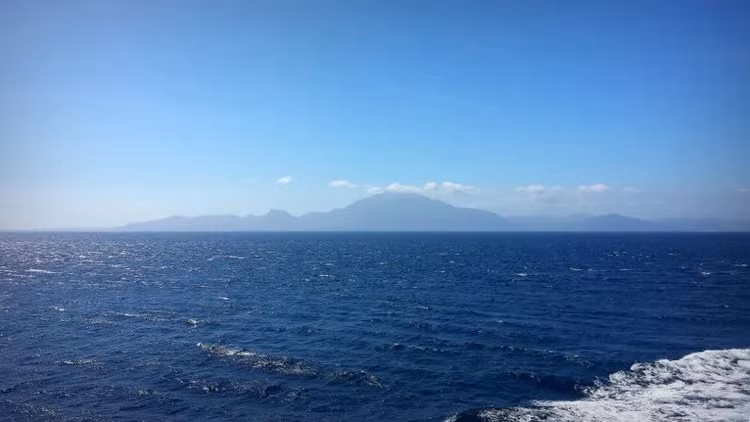 Tran dai hong thuy lap day bien Dia Trung Hai chi trong vai thang-Hinh-7