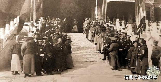 Anh hiem hoang de Pho Nghi bi duoi khoi Tu Cam Thanh-Hinh-7