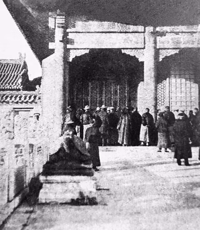 Anh hiem hoang de Pho Nghi bi duoi khoi Tu Cam Thanh-Hinh-9