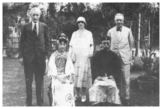 Anh hiem hoang de Pho Nghi bi duoi khoi Tu Cam Thanh-Hinh-10