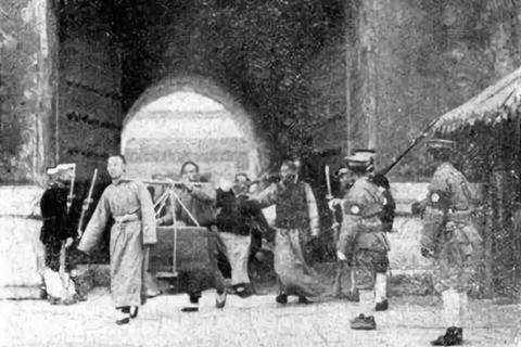 Anh hiem hoang de Pho Nghi bi duoi khoi Tu Cam Thanh-Hinh-4