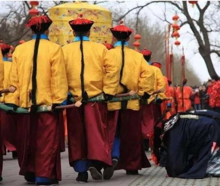 Xa than cuu vua Can Long, thi ve nha Thanh xin phan thuong 'la'-Hinh-6