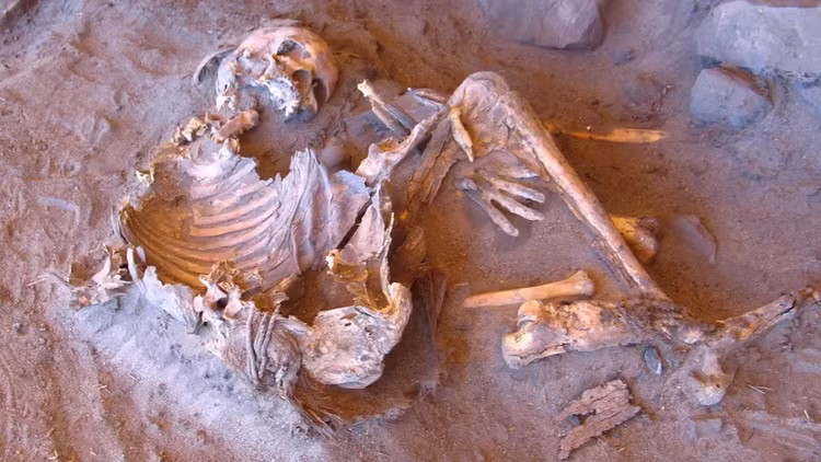 Kiểm tra xác ướp 7.000 tuổi, hé lộ dòng dõi con người mới Kiem tra xac uop 7.000 tuoi, he lo dong doi con nguoi moi