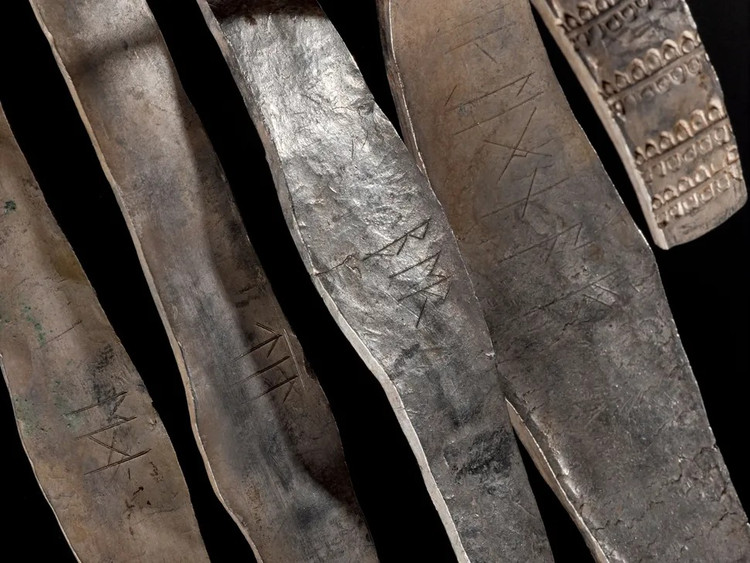 Tiet lo soc ve lai lich kho bau khung thoi Viking-Hinh-4