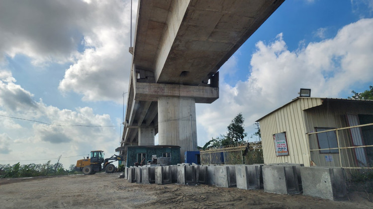 Ha Nam: Hanh lang cau Thai Ha bi xam pham