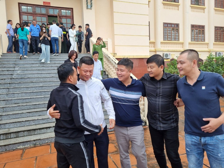 Ông Đinh Tiến Hùng sau khi được HĐXX sơ thẩm tuyên vô tội. (Ảnh: Công Lý)