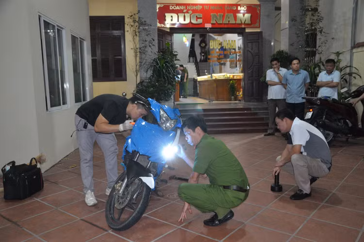 Vụ cướp tiệm vàng ở Hải Dương: Hai đối tượng lên kế hoạch kỹ lưỡng - Hình 4 Vu cuop tiem vang o Hai Duong: Hai doi tuong len ke hoach ky luong-Hinh-4