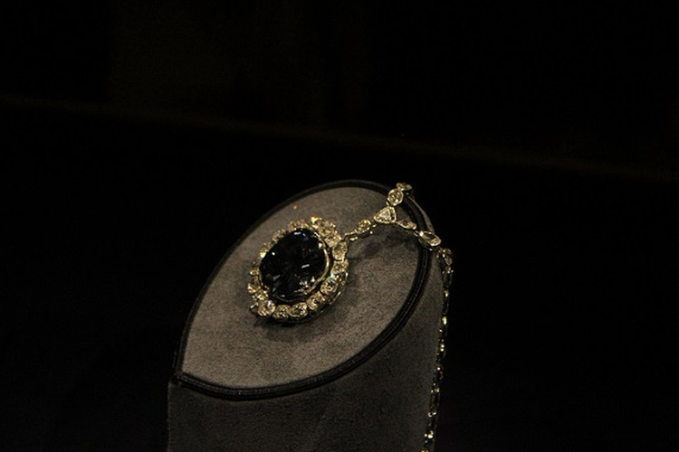 Ky bi vien kim cuong duoc cho mang loi nguyen xui xeo-Hinh-9