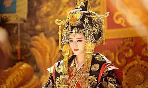 Bi mat gay soc ve vi thai hau dau tien “lam trieu xung de”-Hinh-10